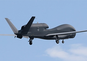 無人で飛行するRQ-4B