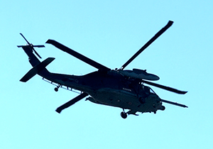 捜索救難活動を見せるUH-60J