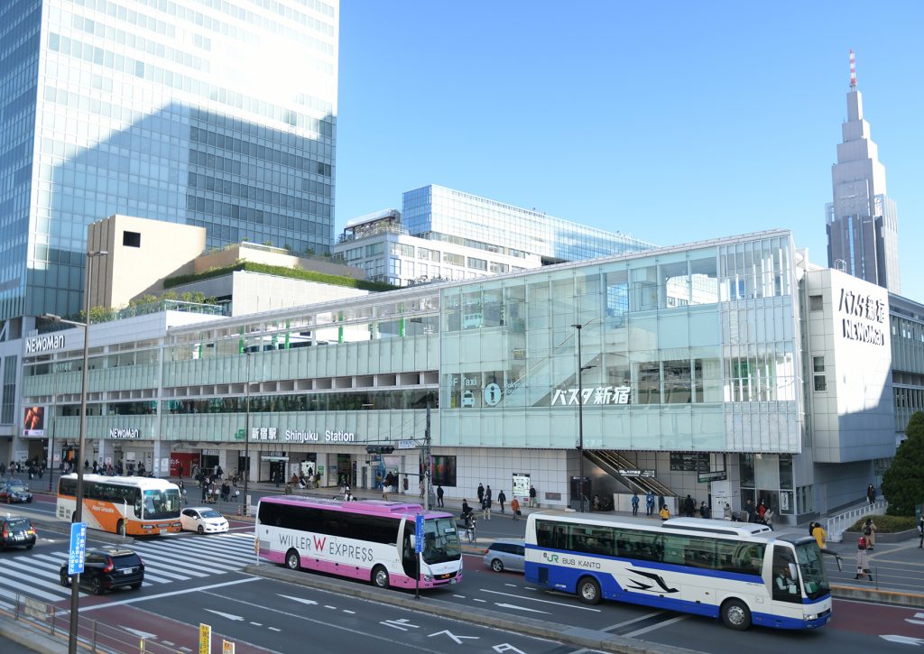 日中のバスタ新宿