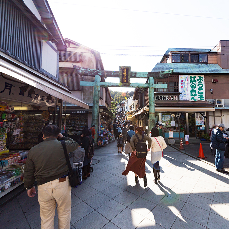 神奈川の見どころ：レトロな雰囲気の弁財天仲見世通り