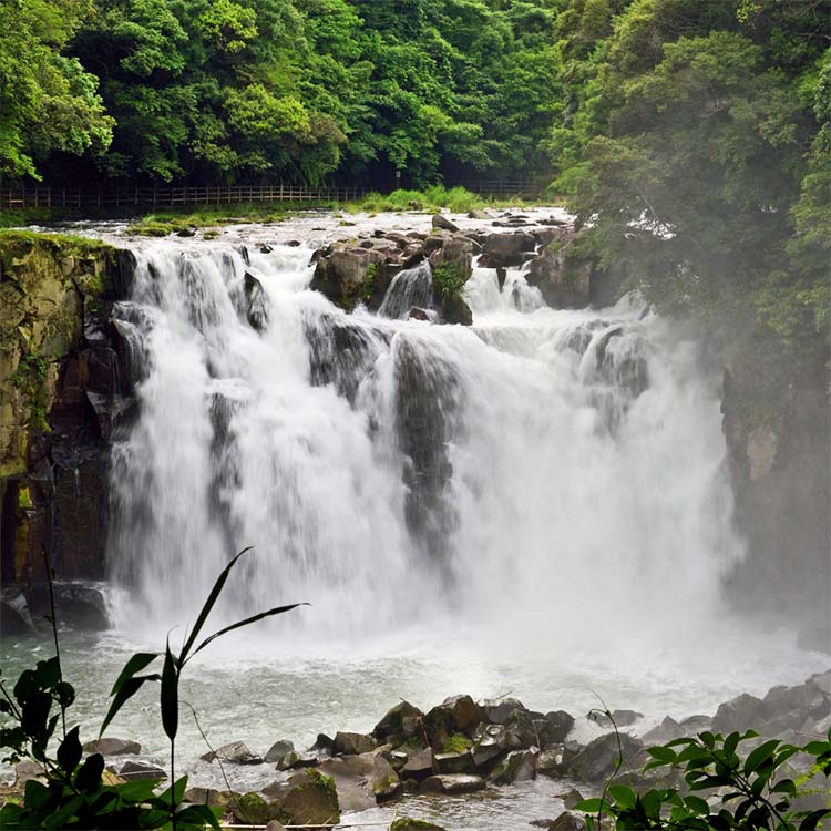宮崎の見どころ：日本の滝百選に選ばれた関之尾滝