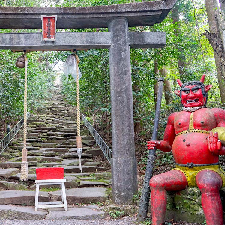 宮崎の見どころ：パワースポットの東霧島神社で運気UP↑