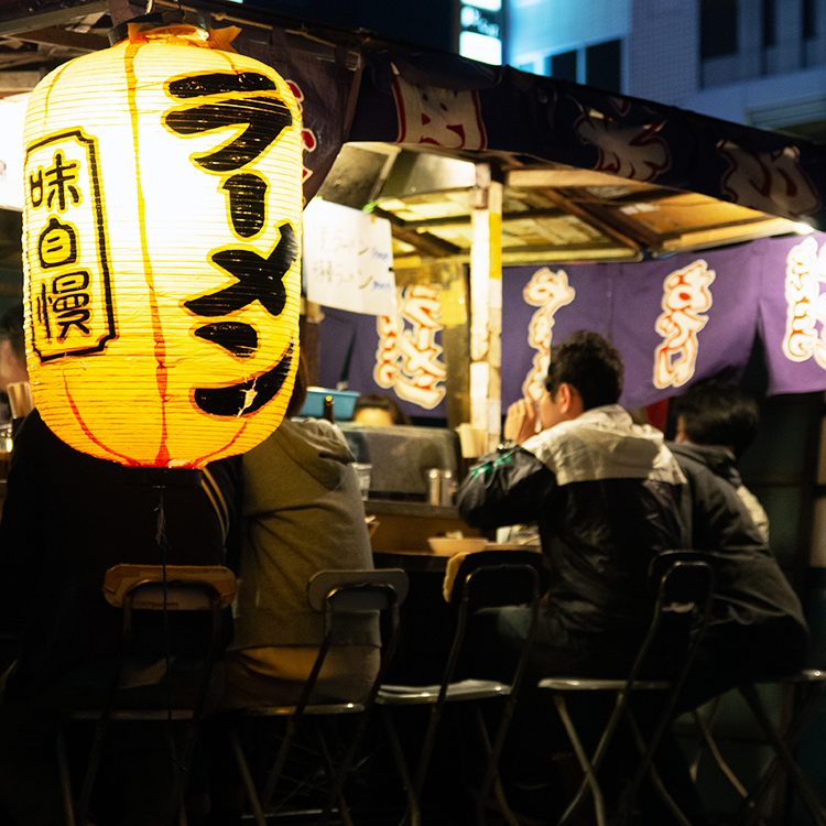 福岡の見どころ：毎晩賑わう福岡の屋台を楽しむ
