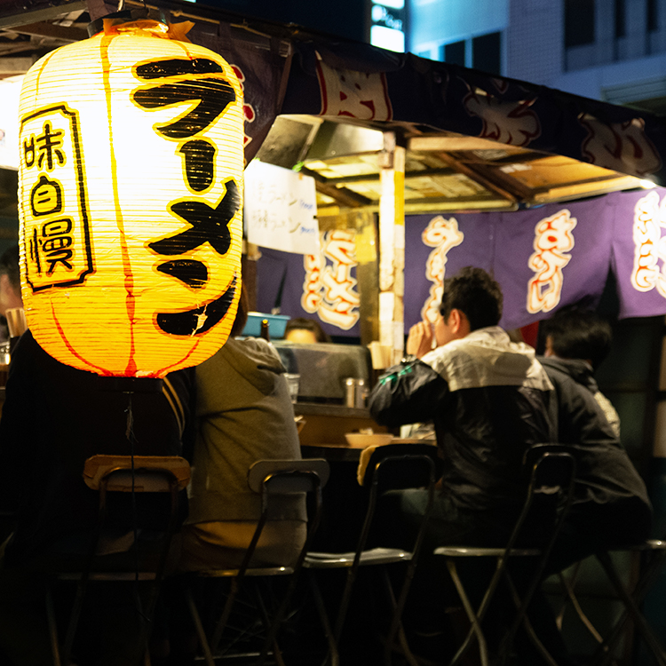 福岡の見どころ：毎晩賑わう福岡の屋台を楽しむ